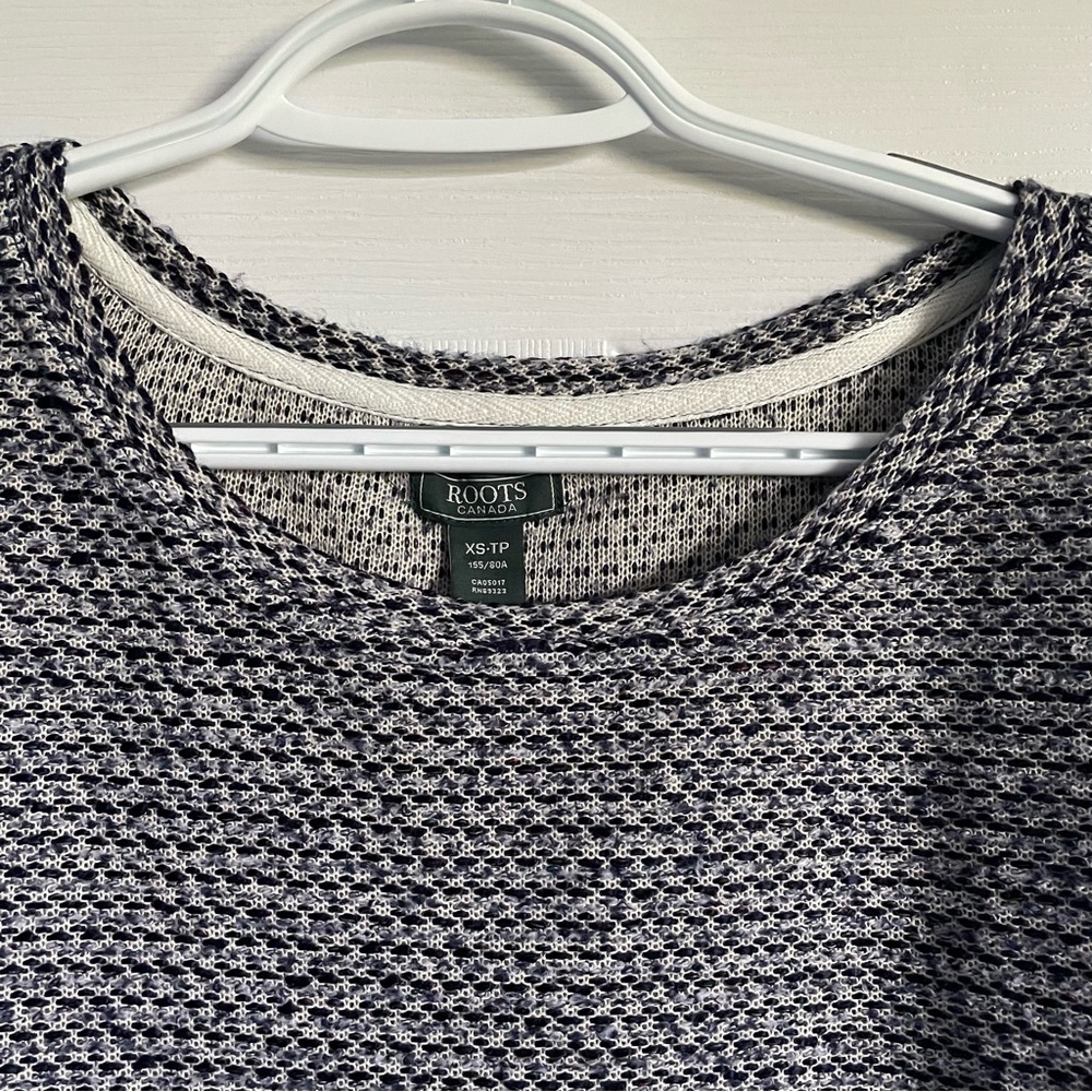 NWOT Roots sweater - Picture 2 of 5